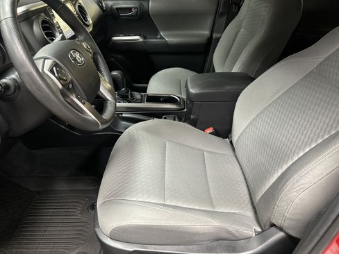 Used 2022 Toyota Tacoma SR5 w/ Technology Package RWD image 16