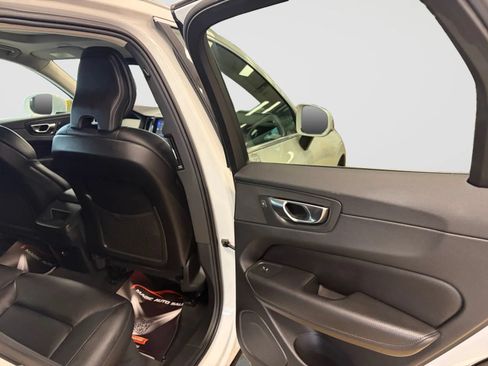 Used 2020 Volvo XC60 T5 Momentum AWD/4WD image 17