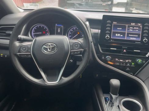 Used 2022 Toyota Camry LE FWD image 5