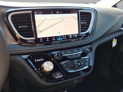 New 2026 Chrysler Pacifica Select image 19