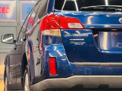 Used 2011 Subaru Outback 2.5i Limited image 12