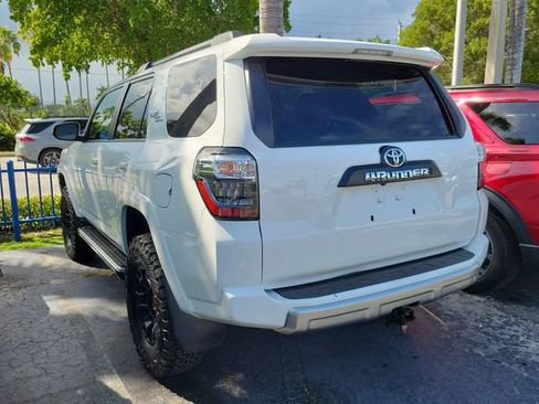 Used 2022 Toyota 4Runner TRD Off-Road Premium w/ Moonroof Package AWD/4WD image 4