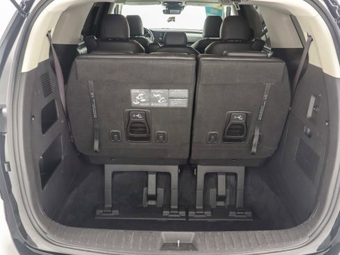 Used 2022 Kia Carnival LX image 10