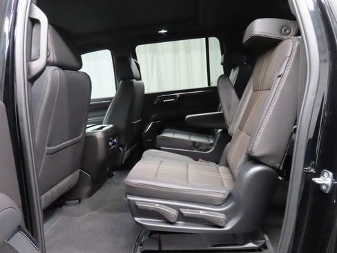 Used 2025 Chevrolet Suburban High Country image 10