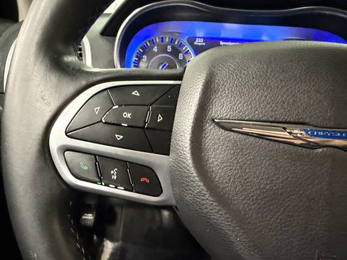 Used 2018 Chrysler 300 Touring image 27