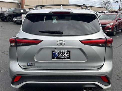 Used 2022 Toyota Highlander XSE image 10