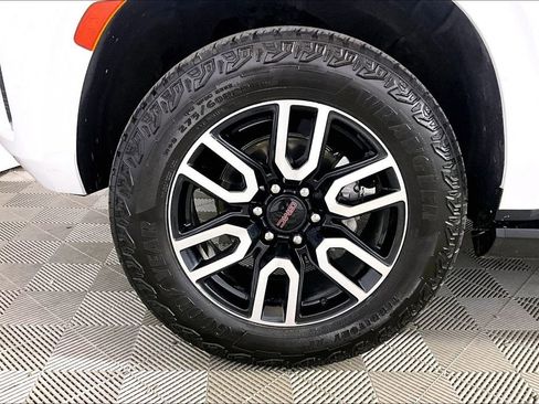 Used 2024 GMC Yukon XL AT4 w/ Technology Package AWD/4WD image 7