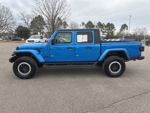 Used 2022 Jeep Gladiator Sport image 2