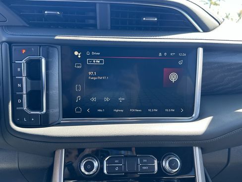 Used 2024 GMC Yukon XL Denali image 18