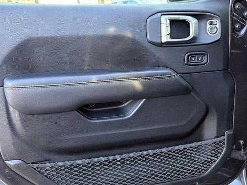 Used 2020 Jeep Gladiator Overland w/ Trailer Tow Package image 17