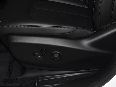 New 2026 Chrysler Pacifica Select AWD/4WD image 11