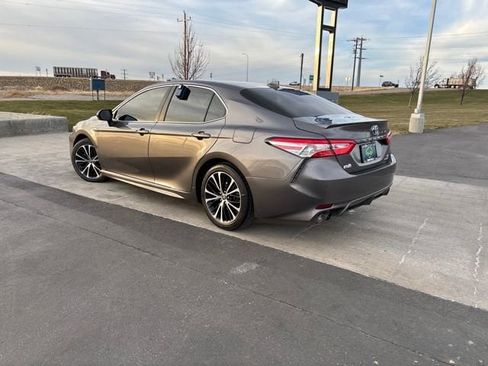Used 2020 Toyota Camry SE image 5