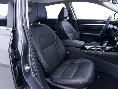 Used 2025 Nissan Altima 2.5 SR w/ SR Premium Package image 23