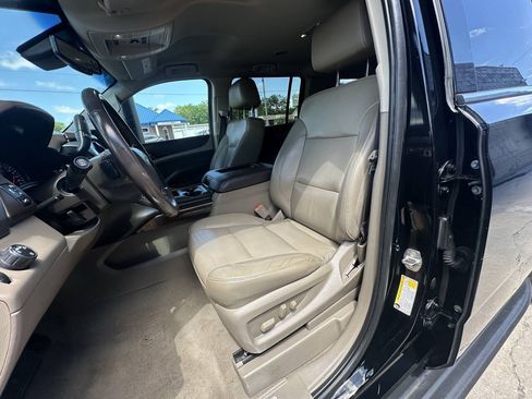 Used 2019 Chevrolet Suburban LT RWD image 10