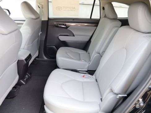 New 2026 Toyota Highlander Limited AWD/4WD image 13