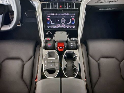 Used 2024 Lamborghini Urus S AWD/4WD image 14