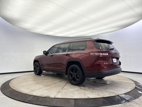 Used 2023 Jeep Grand Cherokee L Laredo image 3