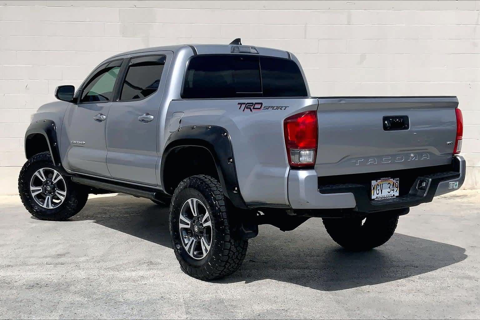 Used 2017 Toyota Tacoma 2WD Double Cab image 4
