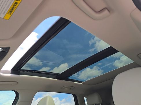 Certified 2025 Kia Sorento EX w/ Panoramic Sunroof Package FWD image 12