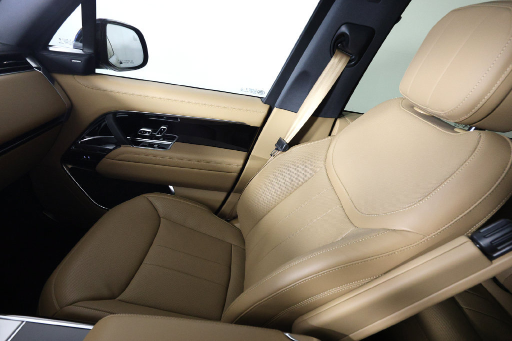 Used 2025 Land Rover Range Rover SE AWD/4WD image 36