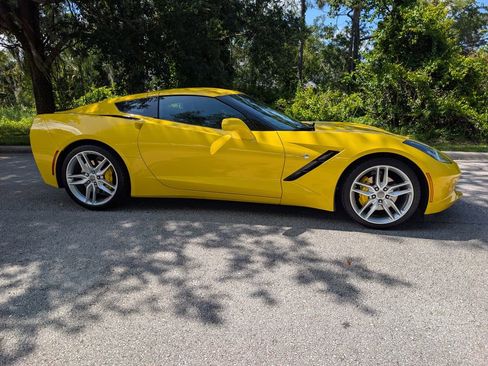 Used 2019 Chevrolet Corvette Stingray Coupe w/ 1LT RWD image 10