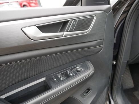 Certified 2025 Volkswagen Atlas Cross Sport SE FWD image 16