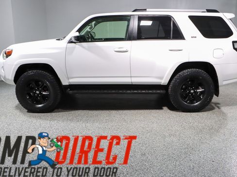 Used 2021 Toyota 4Runner SR5 AWD/4WD image 10