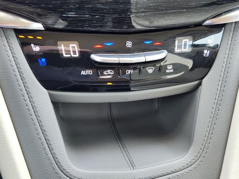 Used 2021 Cadillac XT6 Premium Luxury FWD image 16