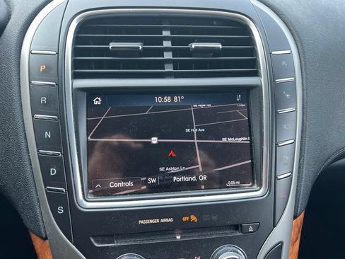 Used 2020 Lincoln Nautilus Reserve FWD image 10