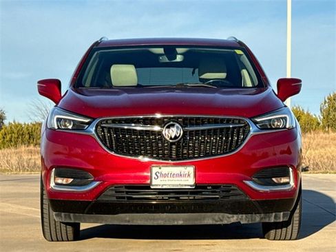 Used 2019 Buick Enclave Essence image 2