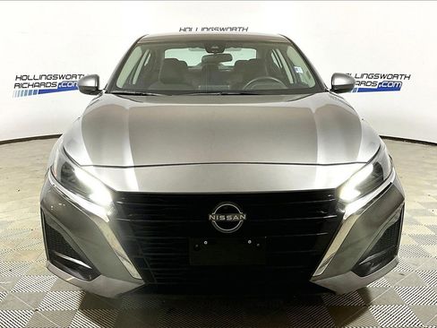 Used 2023 Nissan Altima 2.5 SV image 2