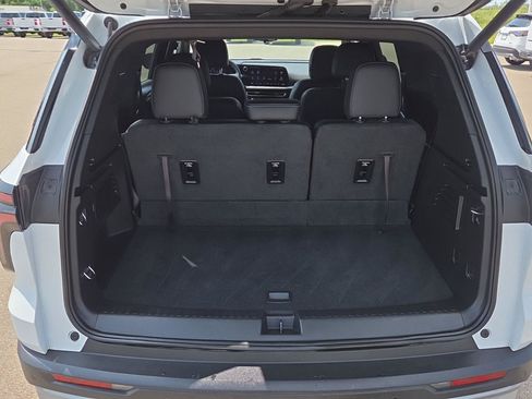 Used 2025 Chevrolet Traverse LT AWD/4WD image 5