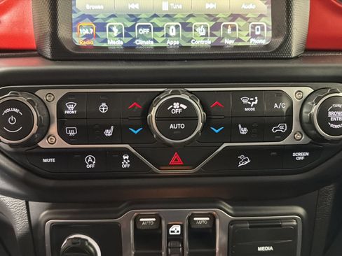 Used 2018 Jeep Wrangler Unlimited Rubicon AWD/4WD image 27