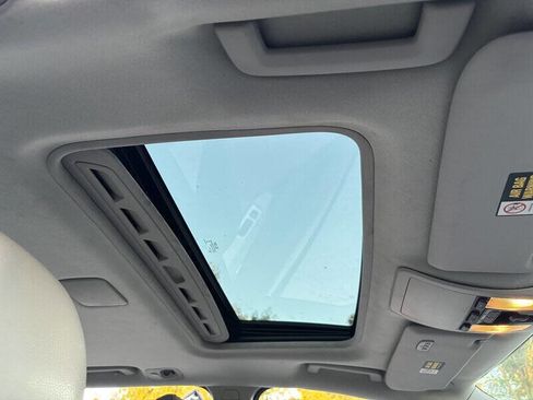 Used 2005 Volvo V50 T5 image 13