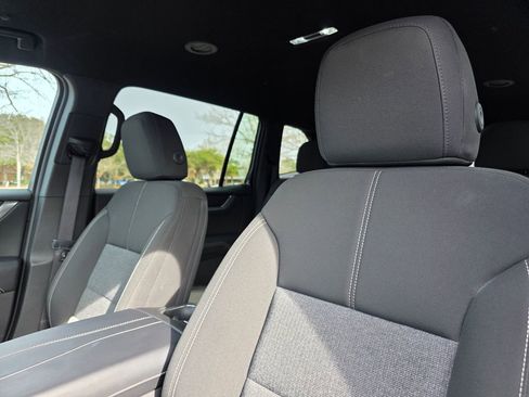 Used 2025 GMC Acadia Elevation image 14