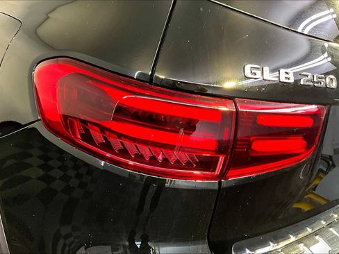 New 2026 Mercedes-Benz GLB 250 4MATIC image 5