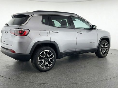 Used 2025 Jeep Compass Trailhawk AWD/4WD image 9