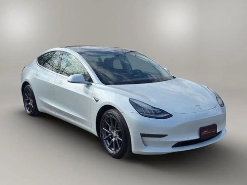 Used 2020 Tesla Model 3 Standard Range Plus image 3