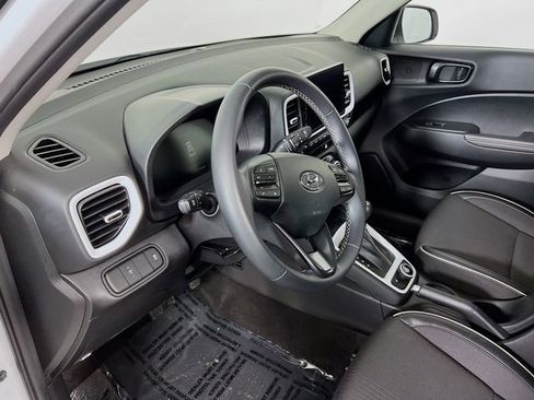 Certified 2023 Hyundai Venue Limited w/ Cargo Package image 8