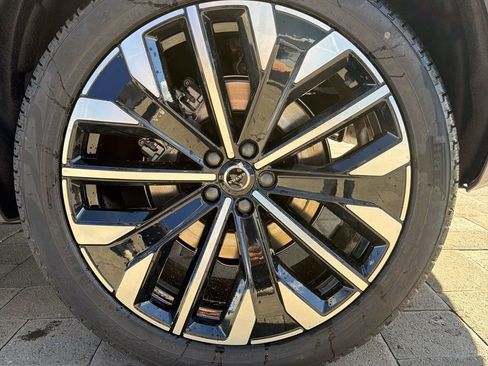 New 2026 Volvo XC90 T8 Ultra w/ Lounge Package AWD/4WD image 8