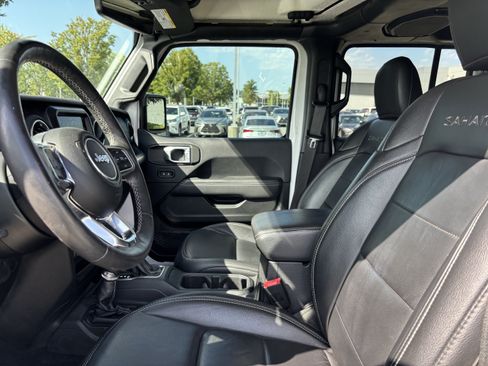 Used 2019 Jeep Wrangler Unlimited Sahara AWD/4WD image 15