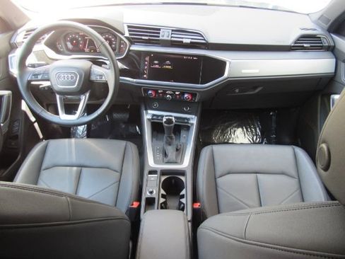 Used 2024 Audi Q3 2.0T Premium w/ Convenience Package image 3