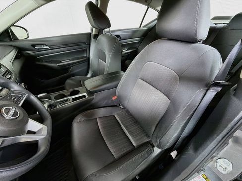 Used 2025 Nissan Altima 2.5 SV FWD image 12