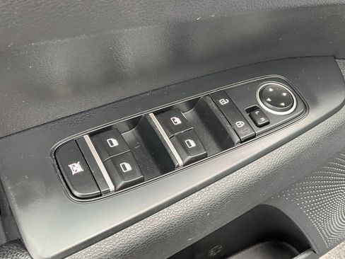 Used 2020 Kia Forte LXS FWD image 18