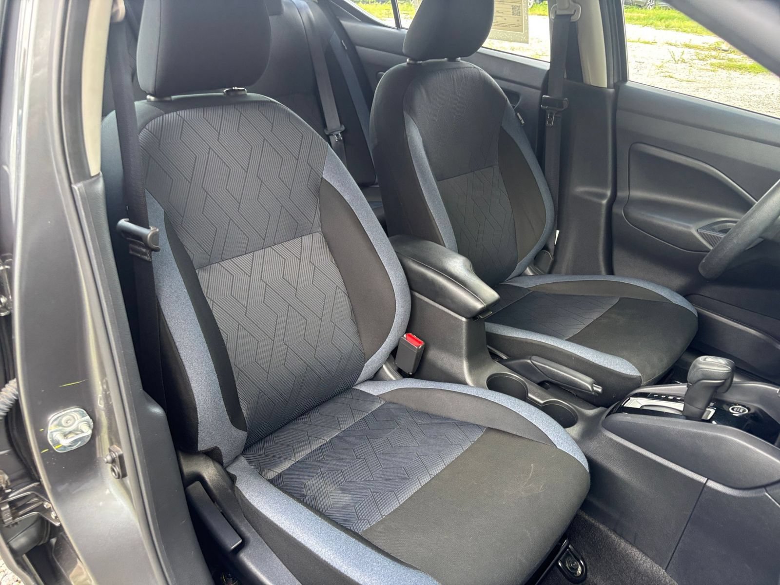 Used 2025 Nissan Versa SV FWD image 33