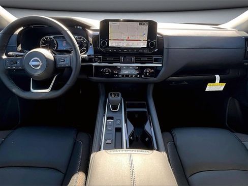 New 2025 Nissan Pathfinder SL w/ Black Appearance Package image 5