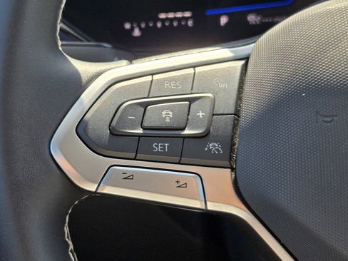 Used 2024 Volkswagen Taos SE w/ Panoramic Sunroof Package image 19