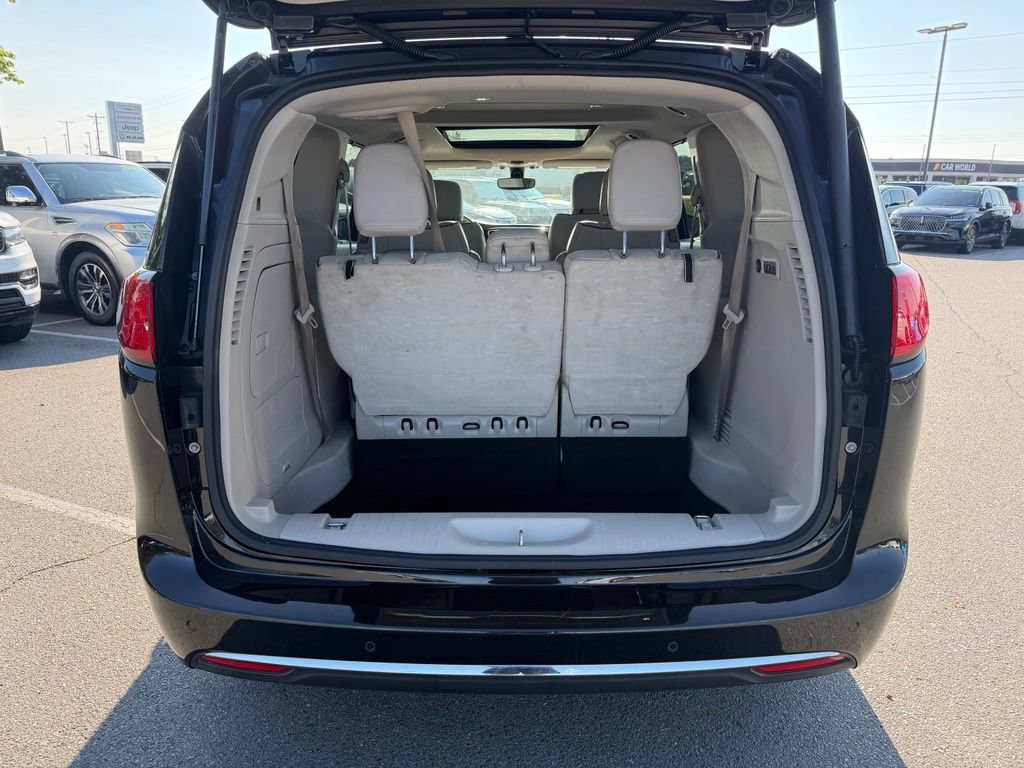 Used 2020 Chrysler Pacifica Limited FWD image 36