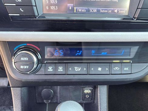 Used 2015 Toyota Corolla LE image 19
