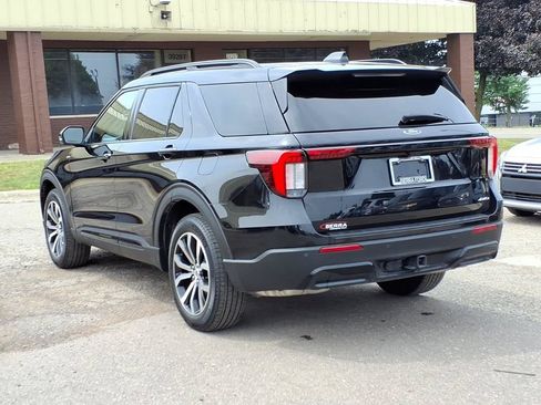 Used 2025 Ford Explorer ST-Line AWD/4WD image 3
